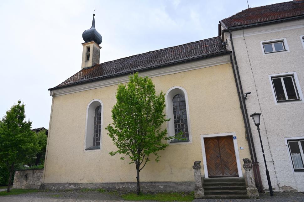 Weyarn, ehem. Augustiner-Chorherrenstift, Jakobskapelle gegenüber der Klosterkirche, Bild 1/2