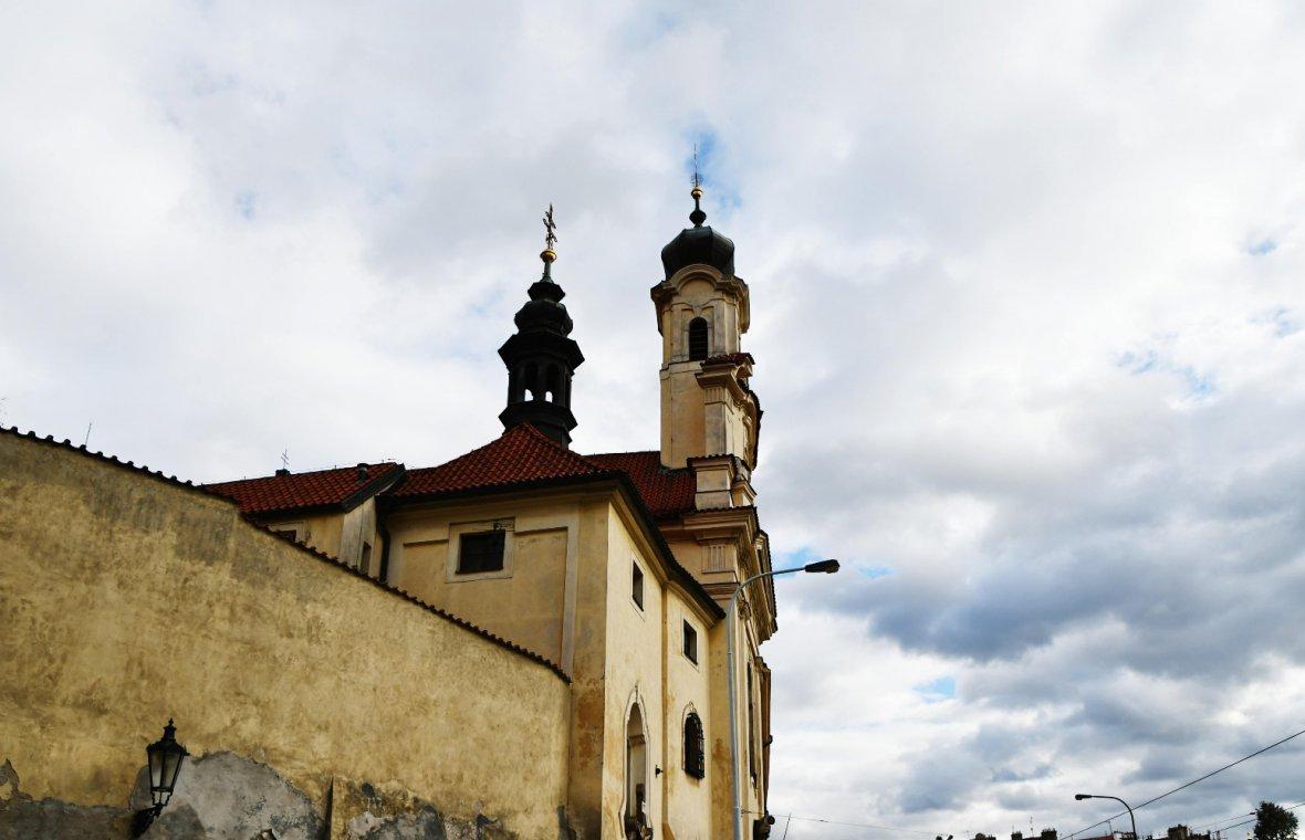 Prag-Neustadt, Kloster und Krankenhaus des Elisabethinerinnen, Klosterkirche der Schmerzensreichen Mutter Gottes, Na Slupi 6, Bild 1/8