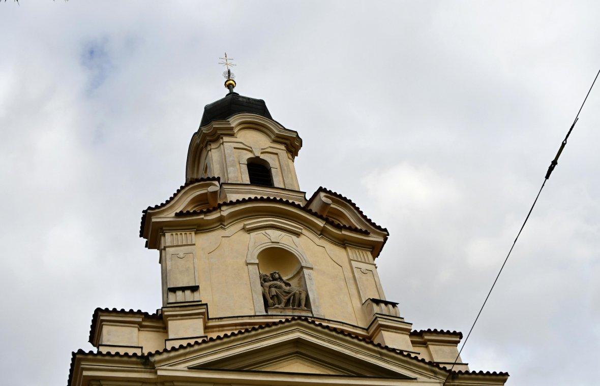 Prag-Neustadt, Kloster und Krankenhaus des Elisabethinerinnen, Klosterkirche der Schmerzensreichen Mutter Gottes, Na Slupi 6, Bild 2/8