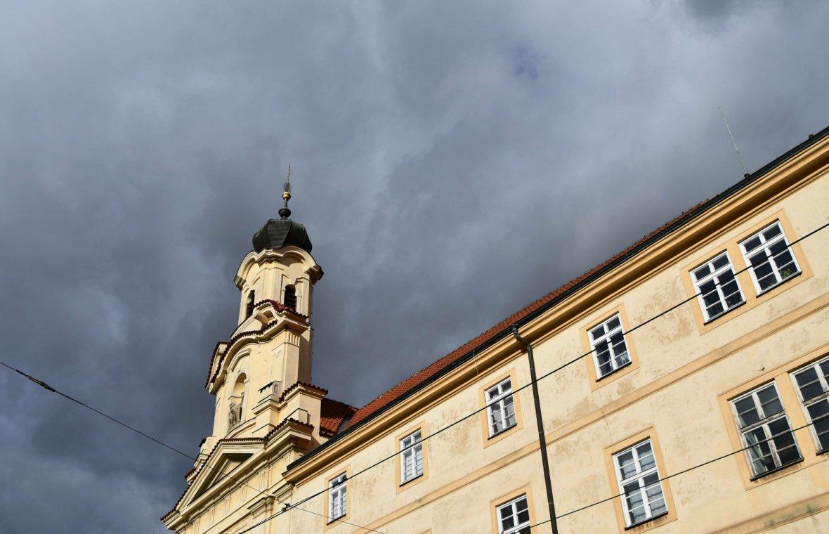 Prag-Neustadt, Kloster und Krankenhaus des Elisabethinerinnen, Klosterkirche der Schmerzensreichen Mutter Gottes, Na Slupi 6, Bild 5/8