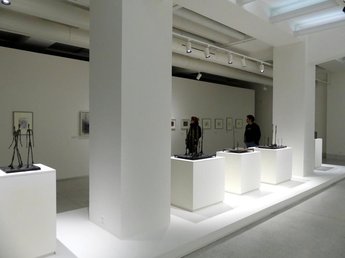 Prag, Nationalgalerie im Messepalast, Ausstellung "Alberto Giacometti" vom 18.07.-01.12.2019, Stehende Figuren, Bild 5/7