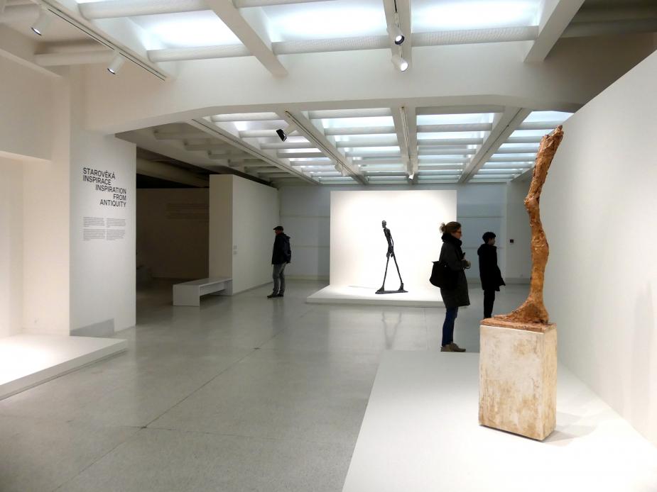 Prag, Nationalgalerie im Messepalast, Ausstellung "Alberto Giacometti" vom 18.07.-01.12.2019, Stehende Figuren, Bild 6/7