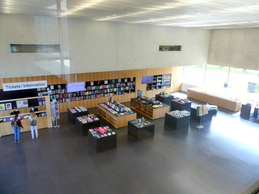 Linz, Lentos Kunstmuseum Linz, Eingangsbereich