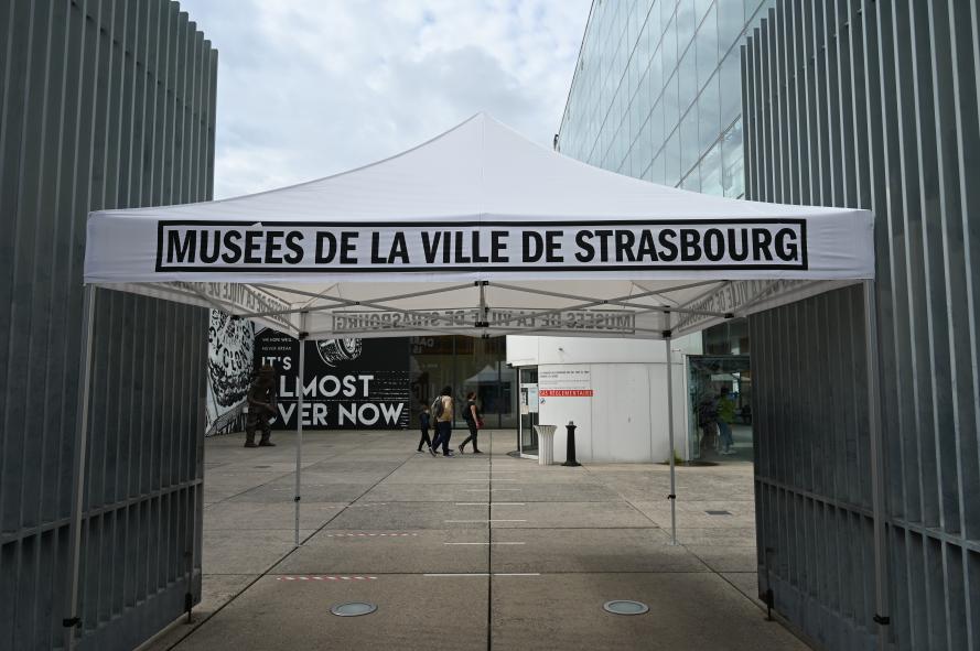 Straßburg, Musée d’Art moderne et contemporain, Vorplatz, Bild 2/2