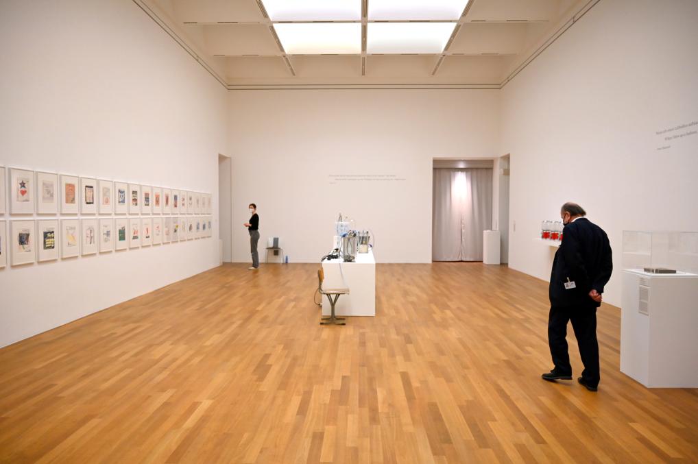 Bonn, Kunstmuseum, Ausstellung "Welt in der Schwebe" vom 24.02. - 19.06.2022, Saal 4, Bild 1/2