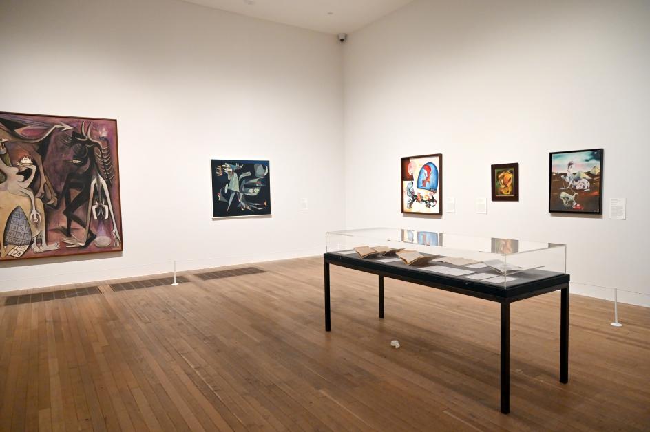 London, Tate Modern, Ausstellung "Surrealism Beyond Borders" vom 24.02.-29.08.2022, Saal 7, Bild 5/7