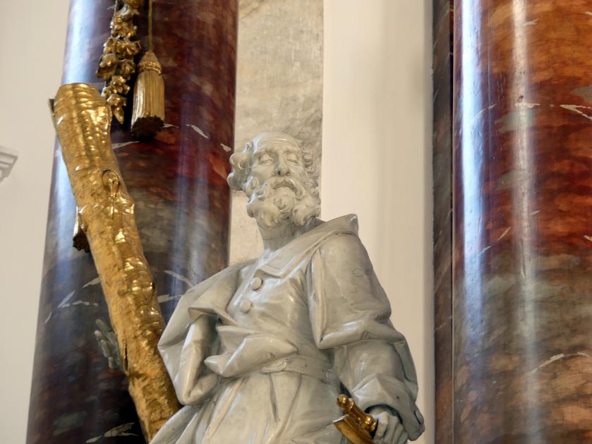 Ignaz Günther (1751–1775), Statue des heiligen Petrus am Hochaltar, Neustift (Freising), ehem. Prämonstratenserklosterkirche, jetzt Pfarrkirche St. Peter und Paul, 1765, Bild 2/3
