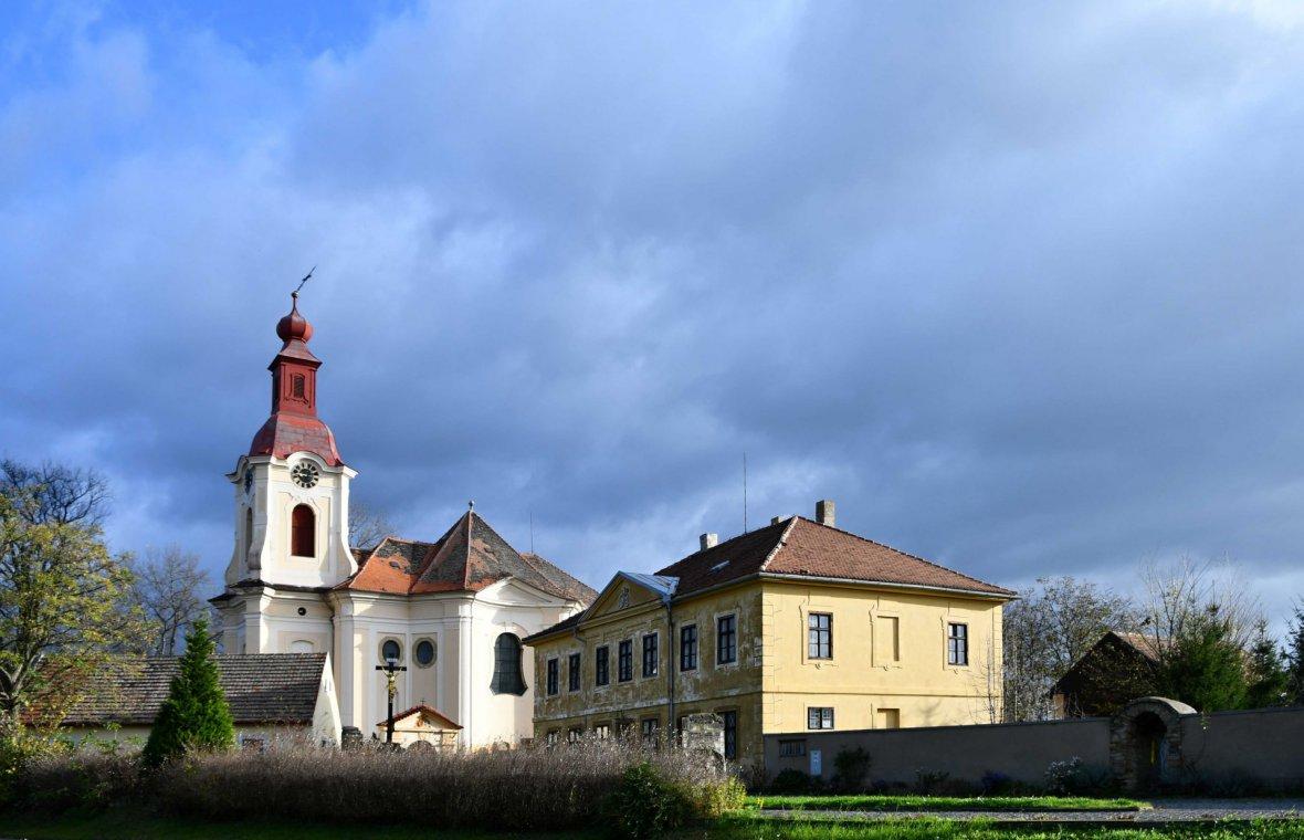 Kilian Ignaz Dientzenhofer (1718–1752), Entwurf für den Bau der Pfarrkirche St. Adalbert, Potschapl an der Elbe (Počaply u Terezína), Pfarrkirche St. Adalbert, 1724–1726, Bild 2/6