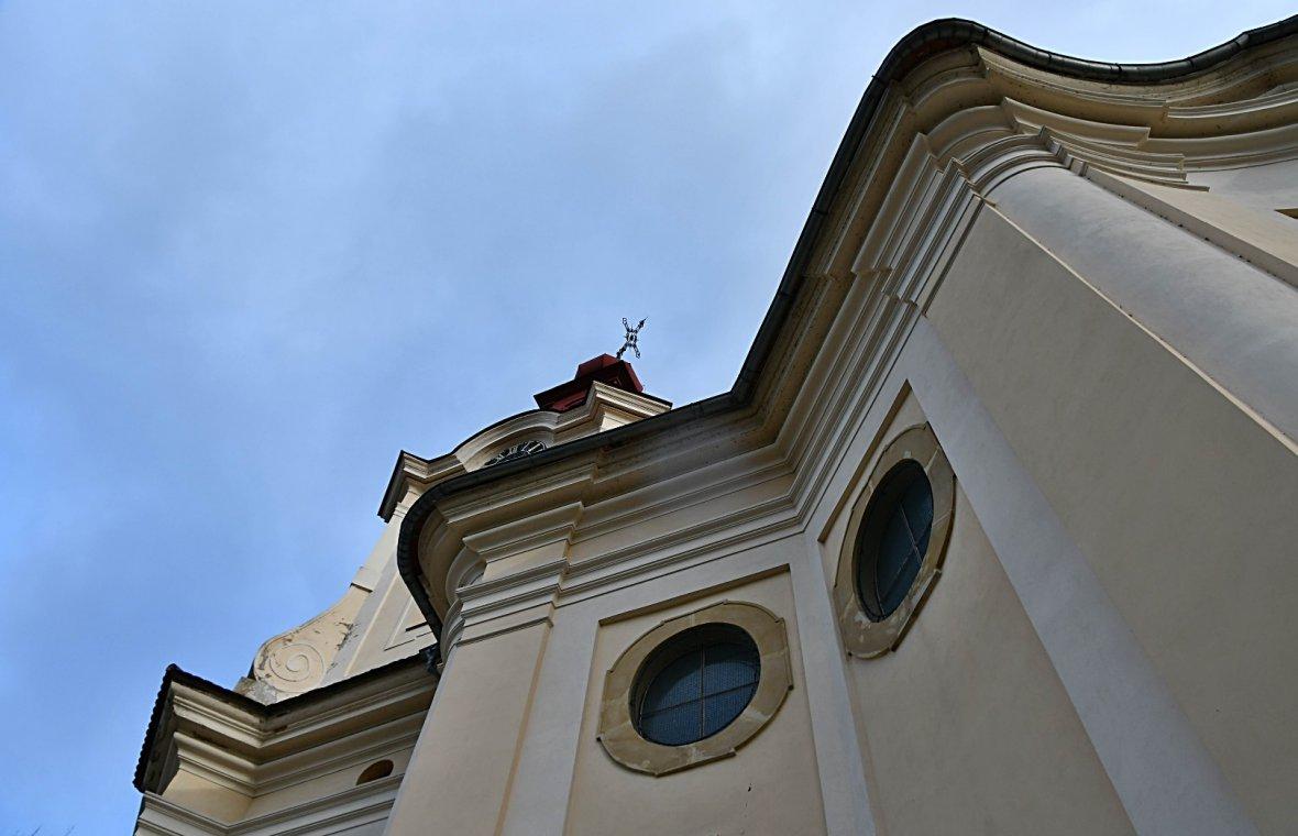 Kilian Ignaz Dientzenhofer (1718–1752), Entwurf für den Bau der Pfarrkirche St. Adalbert, Potschapl an der Elbe (Počaply u Terezína), Pfarrkirche St. Adalbert, 1724–1726, Bild 4/6