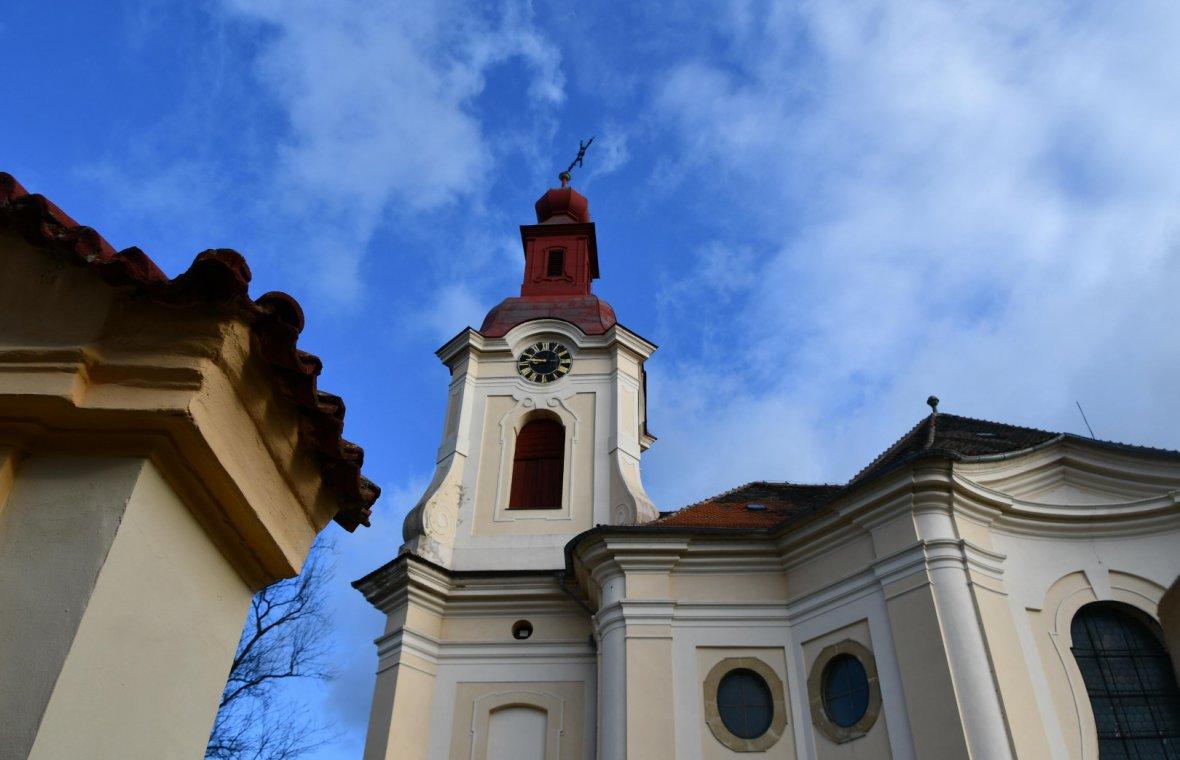 Kilian Ignaz Dientzenhofer (1718–1752), Entwurf für den Bau der Pfarrkirche St. Adalbert, Potschapl an der Elbe (Počaply u Terezína), Pfarrkirche St. Adalbert, 1724–1726, Bild 5/6