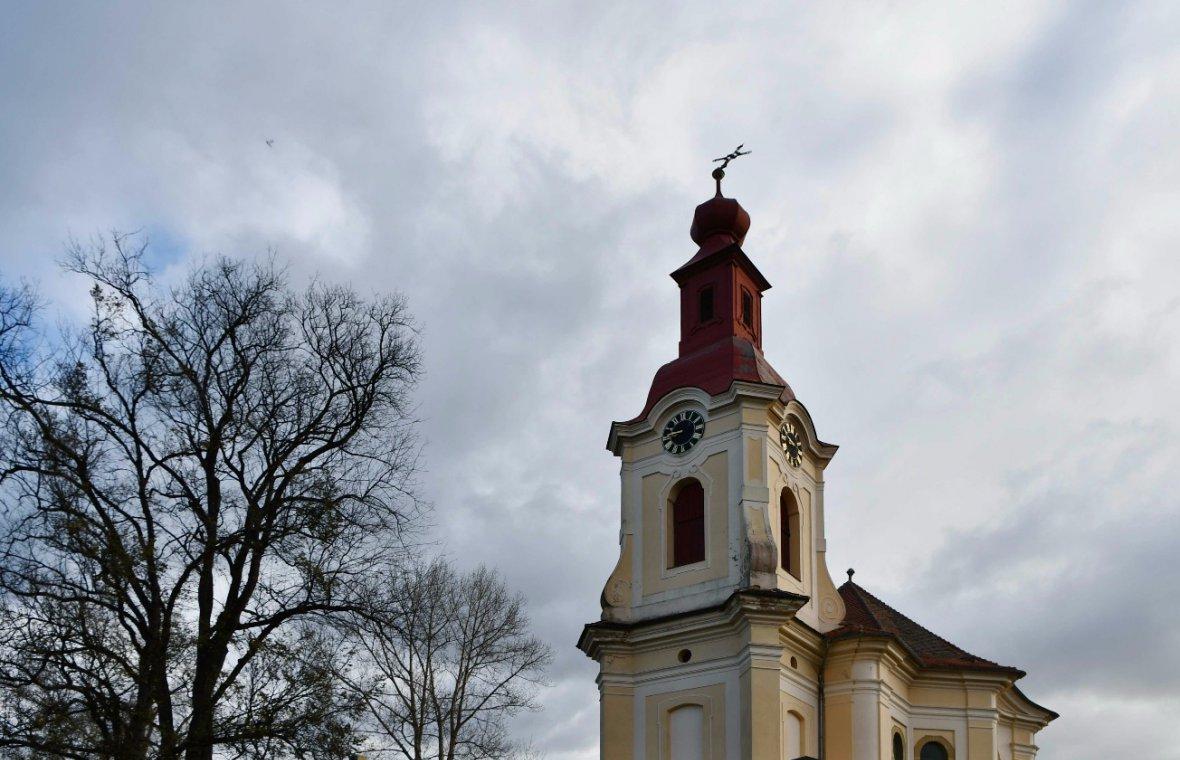 Kilian Ignaz Dientzenhofer (1718–1752), Entwurf für den Bau der Pfarrkirche St. Adalbert, Potschapl an der Elbe (Počaply u Terezína), Pfarrkirche St. Adalbert, 1724–1726, Bild 6/6