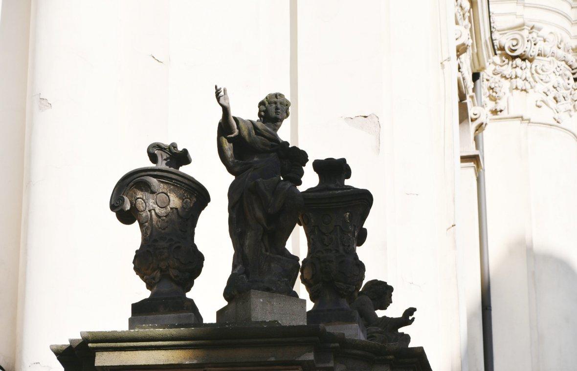 Kilian Ignaz Dientzenhofer (1718–1752), Mitarbeit beim Bau der Karl-Borromäus-Kirche, Vorhof und Kirchenfront (Baubeginn bereits 1730), Prag-Neustadt Zderaz, ehem. Karl-Borromäus-Kirche, seit 1935 St. Cyrill und Method, 1735–1740, Bild 5/11