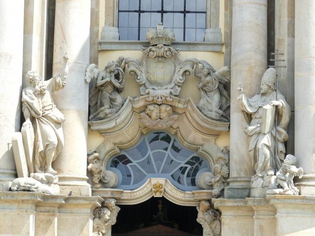 Ferdinand Maximilian Brokoff (1707–1730), Moses, links vom Hauptportal, Grüssau, ehem. Zisterzienserabtei, ehem. Klosterkirche Mariä Himmelfahrt, 1729–1730, Bild 4/4