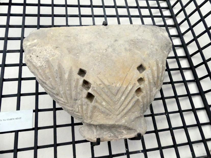 Kapitell, Prag-Altstadt, ehem. Kirche St. Leonhard (1798 abgerissen), jetzt Prag-Holešovice, Lapidarium, Saal 1, Letztes Viertel 12. Jhd., Bild 2/2