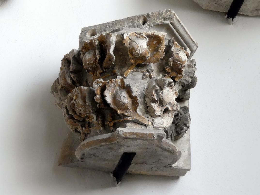 Dienstkapitelle (Kapitelle einer schlanken Säule), Prag-Altstadt, Kirche der Jungfrau Maria vor dem Teyn, jetzt Prag-Holešovice, Lapidarium, Saal 1, um 1300, Bild 2/4