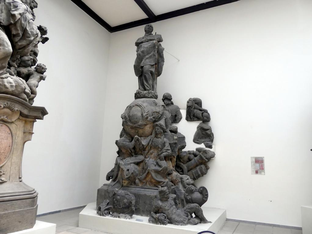 Ferdinand Maximilian Brokoff (1707–1731), Figurengruppe mit dem Hl. Ignatius von Loyola, Prag, Karlsbrücke, jetzt Prag-Holešovice, Lapidarium, Saal 4, 1710–1711, Bild 3/11