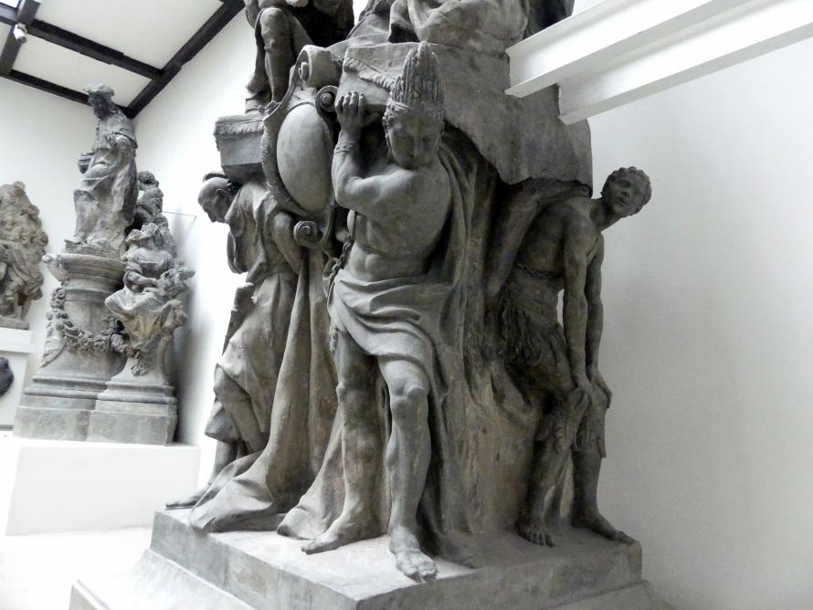 Ferdinand Maximilian Brokoff (1707–1731), Figurengruppe mit dem Hl. Franz Xaver, Prag, Karlsbrücke, jetzt Prag-Holešovice, Lapidarium, Saal 4, 1711, Bild 7/8