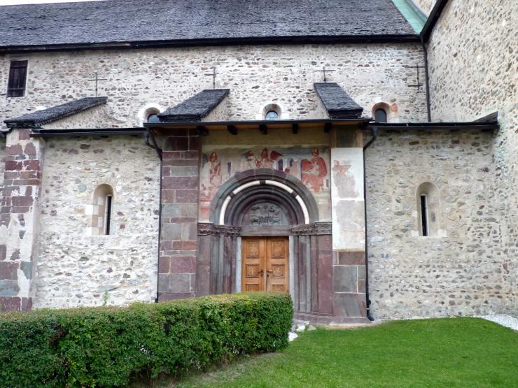 Michael Pacher (1461–1497), Fresko Kaiser Otto I., flankiert von den Hl. Candidus und Korbinian, Innichen, Stiftskirche zu den Heiligen Candidus und Korbinian, 1468–1469, Bild 2/3