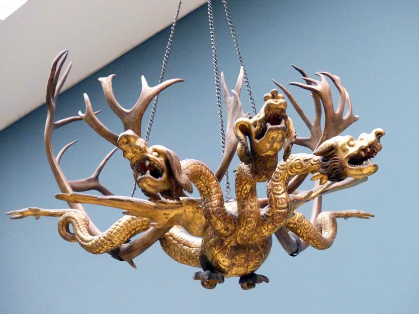 Veit Stoß (1495–1524), Drachenleuchter, Nürnberg, Altes Rathaus, jetzt Nürnberg, Germanisches Nationalmuseum, Saal 114, 1522, Bild 2/4