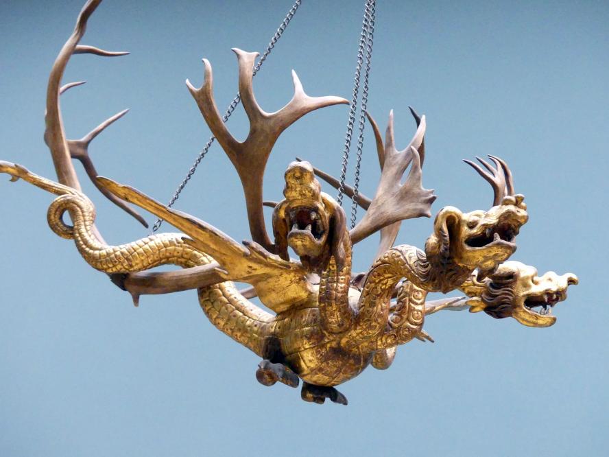 Veit Stoß (1495–1524), Drachenleuchter, Nürnberg, Altes Rathaus, jetzt Nürnberg, Germanisches Nationalmuseum, Saal 114, 1522, Bild 3/4