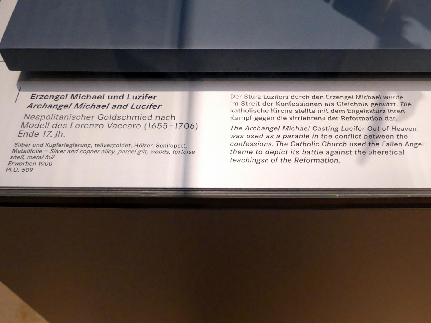 Erzengel Michael im Kampf mit Luzifer, Nürnberg, Germanisches Nationalmuseum, Saal 128, Ende 17. Jhd., Bild 2/2