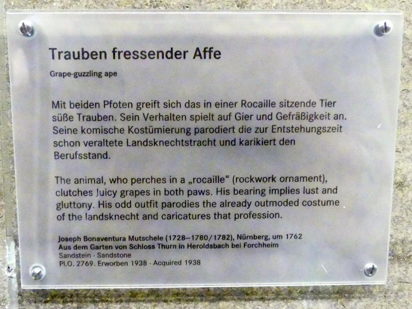 Joseph Bonaventura Mutschele (1762–1766), Trauben fressender Affe, Heroldsbach, Schloss Thurn, jetzt Nürnberg, Germanisches Nationalmuseum, Saal 46, um 1762, Bild 2/2