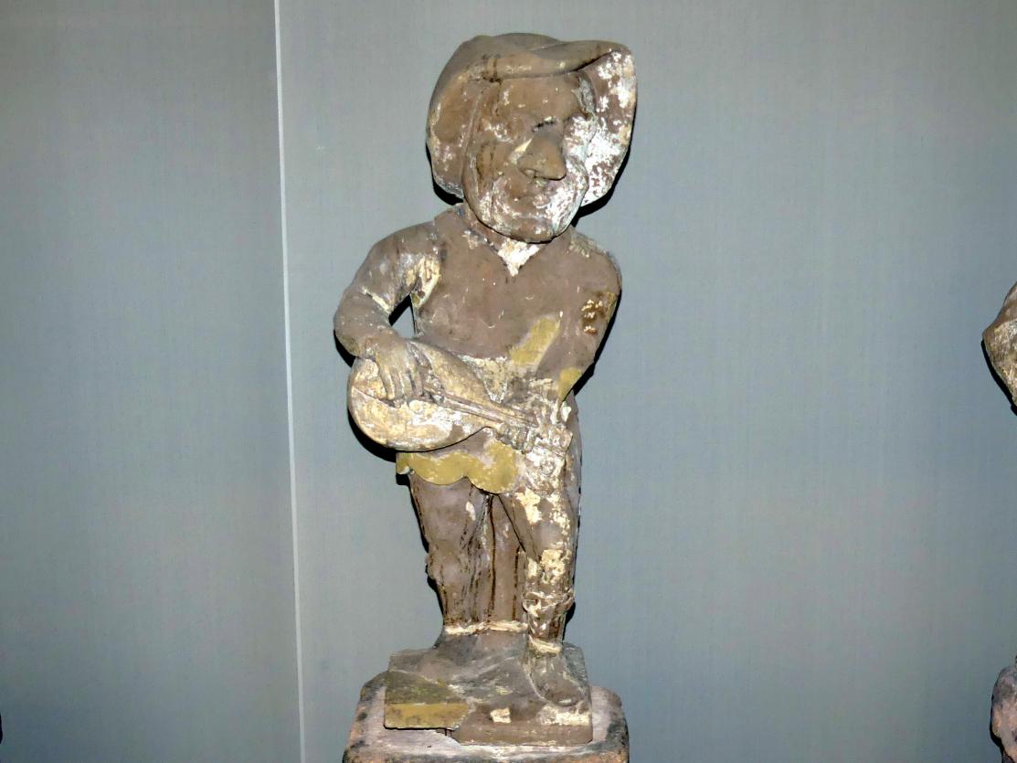 Georg Christoph Sommer (Werkstatt) (1735), Zwerg mit Mandoline, Nürnberg, Wohnhaus Johannisstr. 3, jetzt Nürnberg, Germanisches Nationalmuseum, Saal 46, um 1735, Bild 2/4