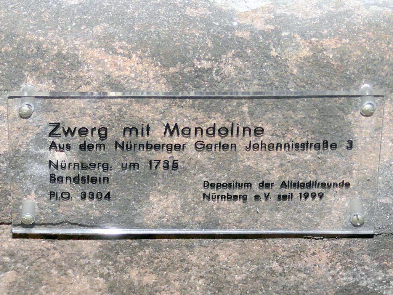 Georg Christoph Sommer (Werkstatt) (1735), Zwerg mit Mandoline, Nürnberg, Wohnhaus Johannisstr. 3, jetzt Nürnberg, Germanisches Nationalmuseum, Saal 46, um 1735, Bild 3/4