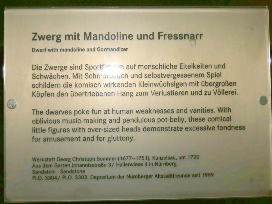 Georg Christoph Sommer (Werkstatt) (1735), Zwerg mit Mandoline, Nürnberg, Wohnhaus Johannisstr. 3, jetzt Nürnberg, Germanisches Nationalmuseum, Saal 46, um 1735, Bild 4/4