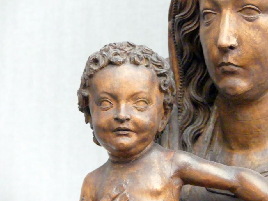 Tilman Riemenschneider (1487–1523), Muttergottes aus Tauberbischofsheim, Berlin, Gemäldegalerie ("Berliner Wunder"), Saal II, um 1510–1520, Bild 3/5