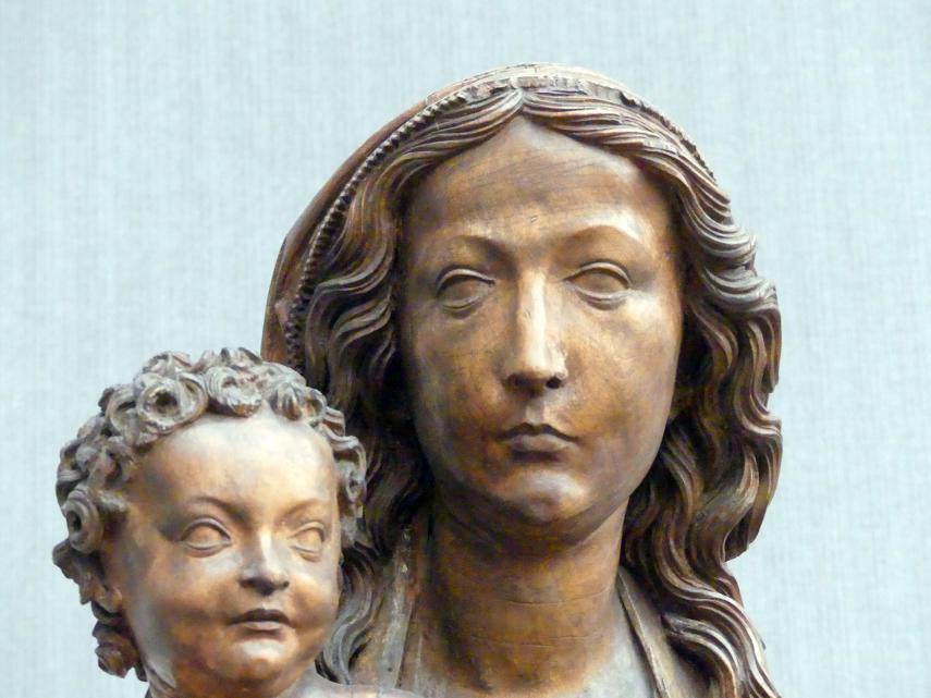 Tilman Riemenschneider (1487–1523), Muttergottes aus Tauberbischofsheim, Berlin, Gemäldegalerie ("Berliner Wunder"), Saal II, um 1510–1520, Bild 4/5