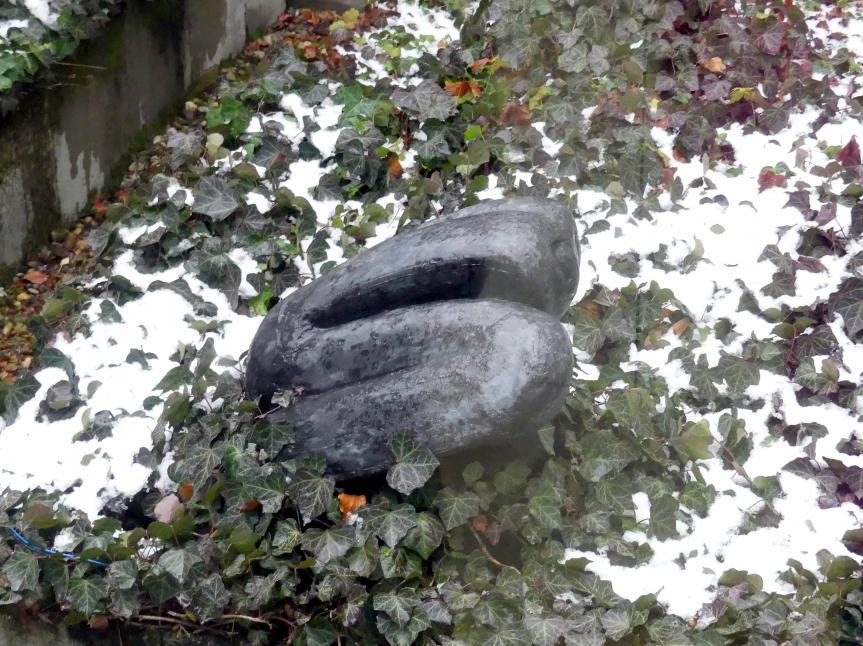 Herbert Peters (1972–2002), Torso kauernd, Regensburg, Ostdeutsche Galerie, Durchgang 2, 1972–1973, Bild 2/3