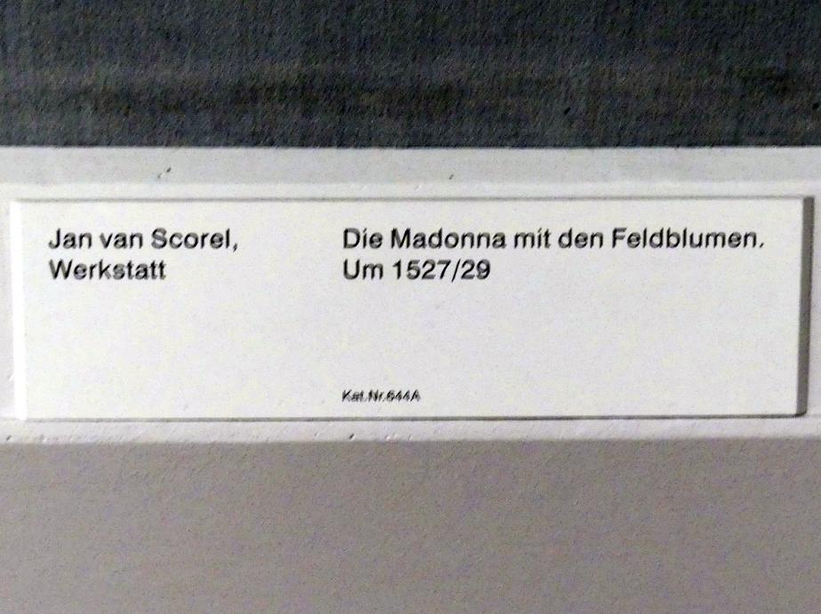 Jan van Scorel (Werkstatt) (1528), Die Madonna mit den Feldblumen, Berlin, Gemäldegalerie ("Berliner Wunder"), Kabinett 7, um 1527–1529, Bild 2/2
