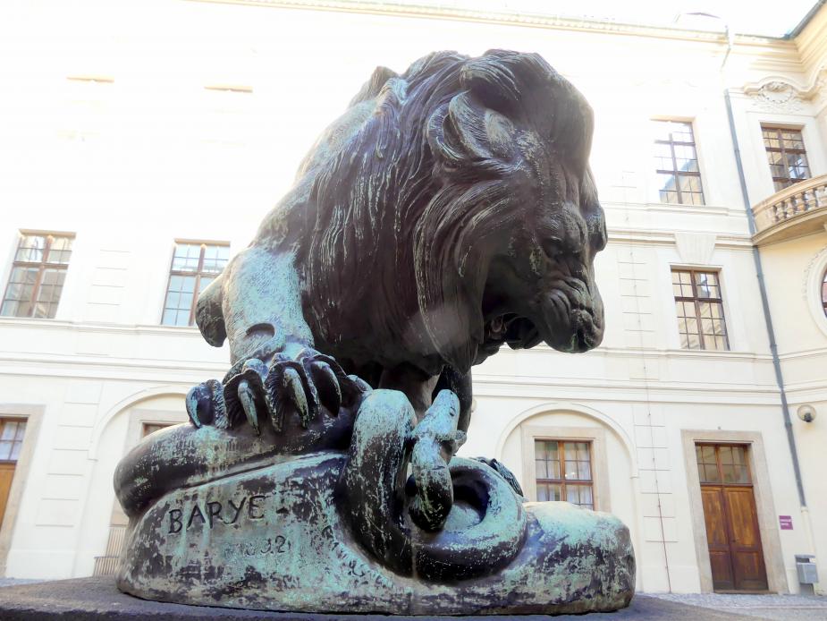 Antoine-Louis Barye (1832–1864), Der eine Schlange zerreißende bronzene Löwe, Prag-Hradschin, Palais des Wenzel Adalbert Graf von Sternberg, 1832, Bild 3/4