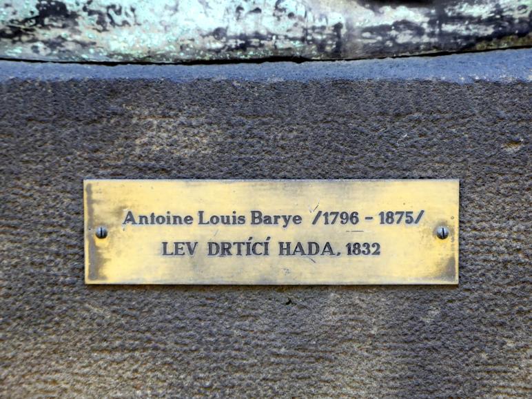 Antoine-Louis Barye (1832–1864), Der eine Schlange zerreißende bronzene Löwe, Prag-Hradschin, Palais des Wenzel Adalbert Graf von Sternberg, 1832, Bild 4/4