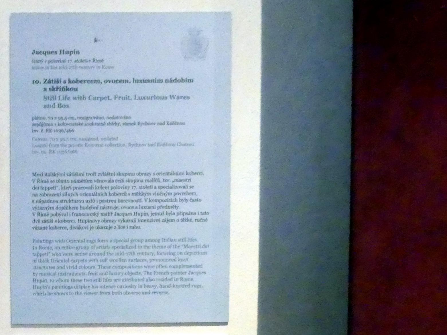 Jacques Hupin (1650), Stillleben mit Teppich, Obst, Luxusgeschirr und Uhren, Prag, Nationalgalerie im Palais Sternberg, Erdgeschoss, Mitte 17. Jhd., Bild 2/2