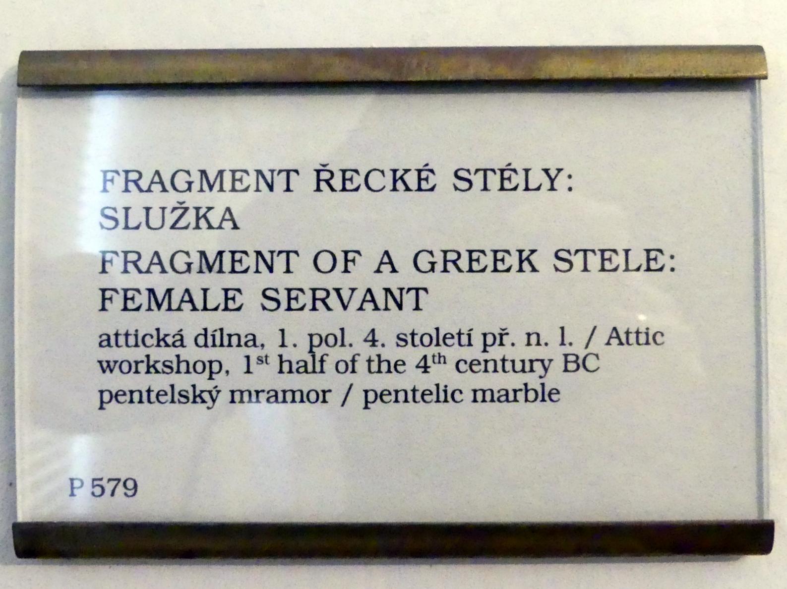 Fragment einer griechischen Stele: weibliche Dienerin, Prag, Nationalgalerie im Palais Sternberg, 1. Obergeschoss, Saal 1, 1. Hälfte 4. Jhd. v. Chr., Bild 2/2