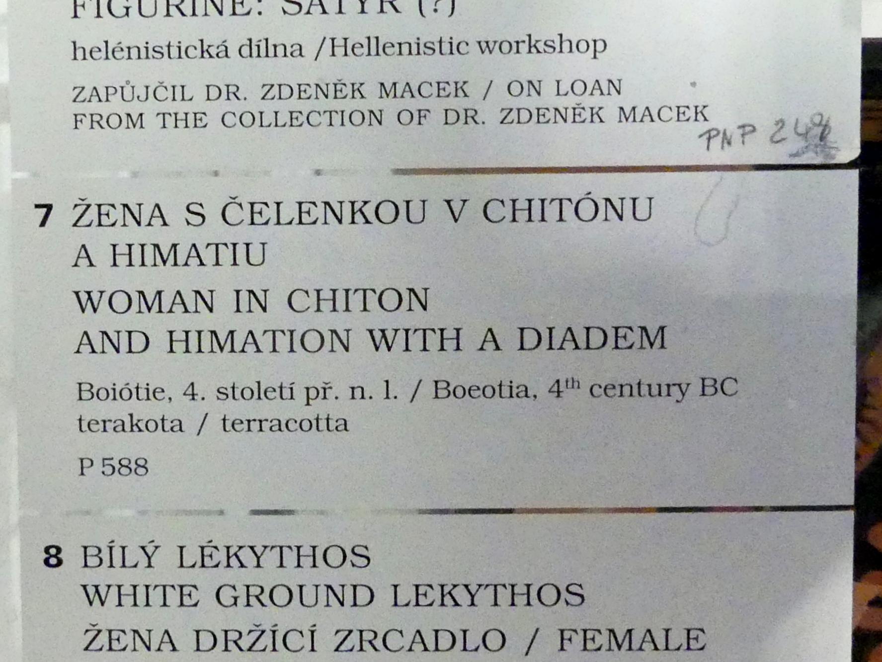 Frau in Chiton und Himation mit einem Diadem, Prag, Nationalgalerie im Palais Sternberg, 1. Obergeschoss, Saal 1, 4. Jhd. v. Chr., Bild 2/2