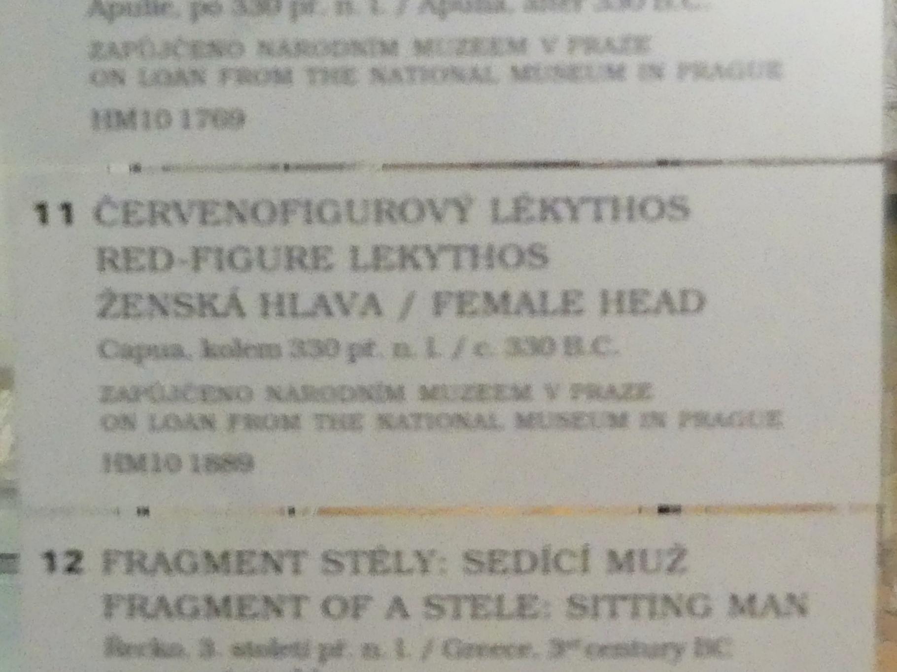 Rotfigurige Lekythos: Weiblicher Kopf, Prag, Nationalgalerie im Palais Sternberg, 1. Obergeschoss, Saal 1, um 330 v. Chr., Bild 2/2