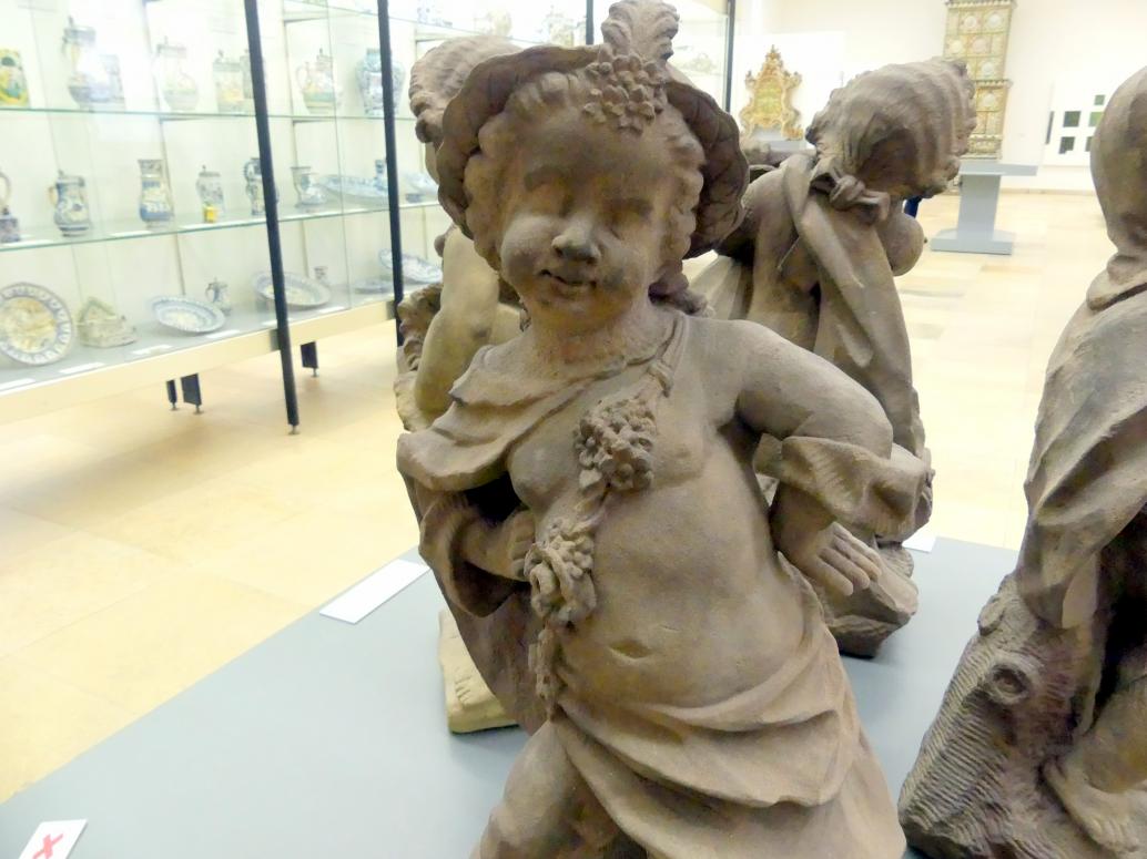 Ferdinand Tietz (Ferdinand Dietz) (1740–1767), Putto mit Blumengirlande, Würting, Schloss Würting, jetzt Linz, Oberösterreichisches Landesmuseum, Barockes Kunstgewerbe, Undatiert, Bild 2/3