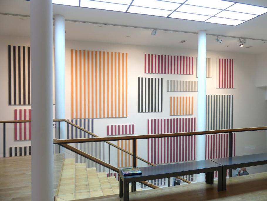 Daniel Buren (1985–2015), Gemäldewand, Schwäbisch Hall, Kunsthalle Würth, Ausstellung "Das Musée d'Art moderne de la Ville de Paris zu Gast in der Kunsthalle Würth" vom 15.04.-15.09.2019, 1995, Bild 2/3