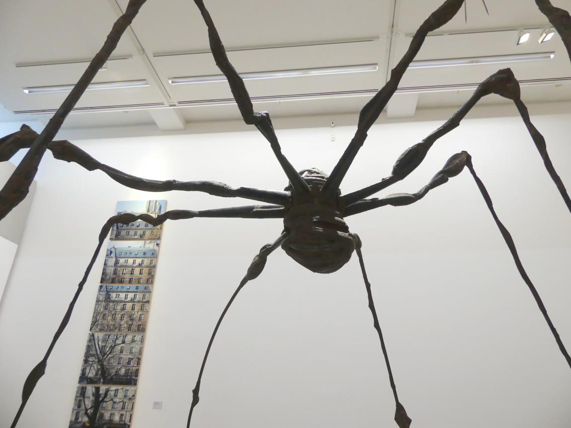 Louise Bourgeois (1947–2007), Spinne, Schwäbisch Hall, Kunsthalle Würth, Ausstellung "Das Musée d'Art moderne de la Ville de Paris zu Gast in der Kunsthalle Würth" vom 15.04.-15.09.2019, 1995, Bild 2/5