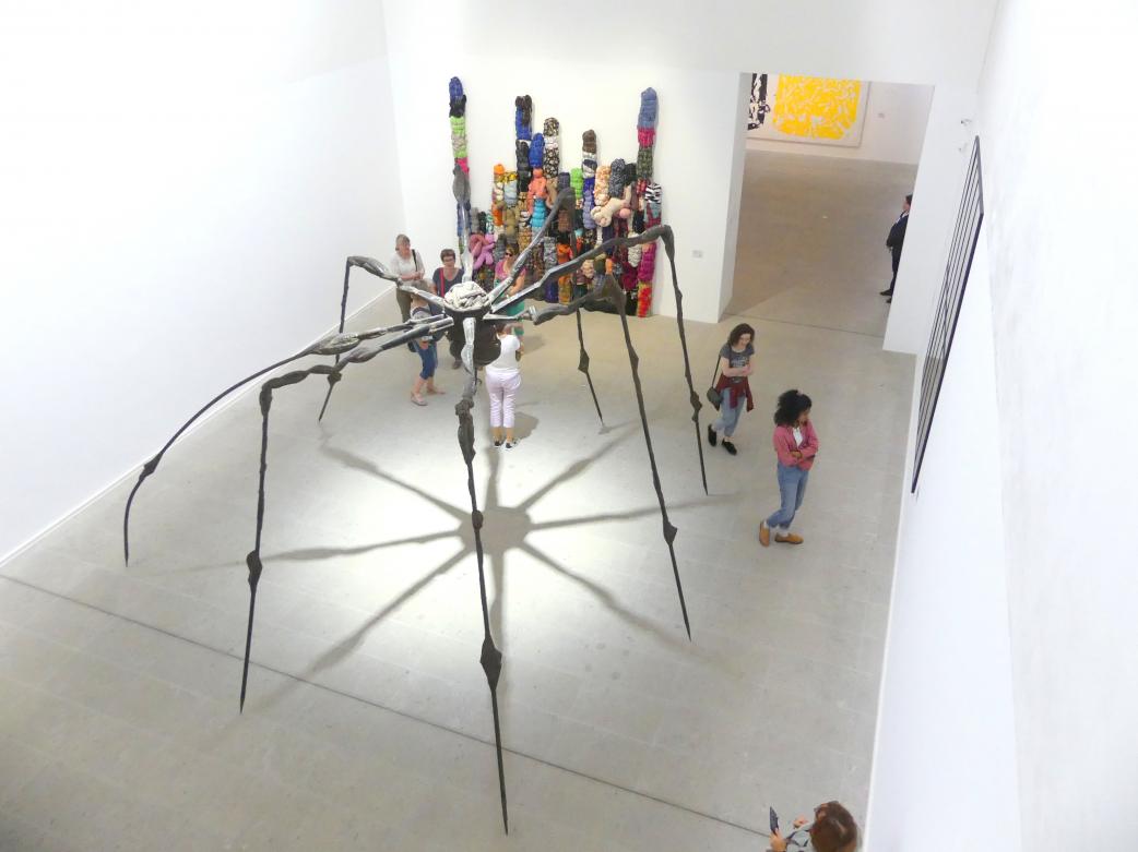 Louise Bourgeois (1947–2007), Spinne, Schwäbisch Hall, Kunsthalle Würth, Ausstellung "Das Musée d'Art moderne de la Ville de Paris zu Gast in der Kunsthalle Würth" vom 15.04.-15.09.2019, 1995, Bild 4/5