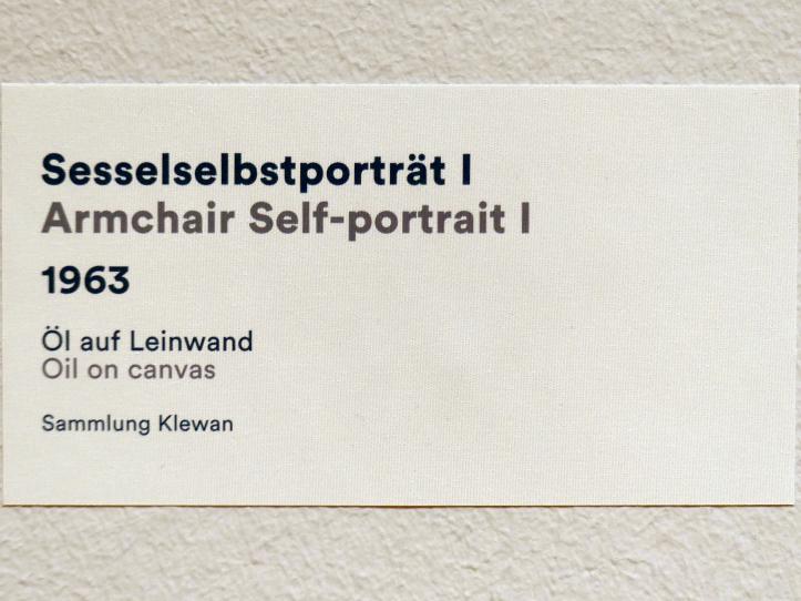 Maria Lassnig (1945–2011), Sesselselbstporträt I, Stuttgart, Staatsgalerie, Ausstellung "Maria Lassnig - Die Sammlung Klewan" vom 14.03.-28.07.2019, 1963, Bild 2/2
