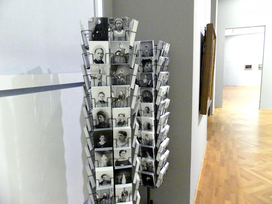 Mathilde ter Heijne (2000–2005), Woman to go II - Frau zum Mitnehmen II, Dresden, Albertinum, Galerie Neue Meister, 2. Obergeschoss, Saal 8, 2005, Bild 2/3