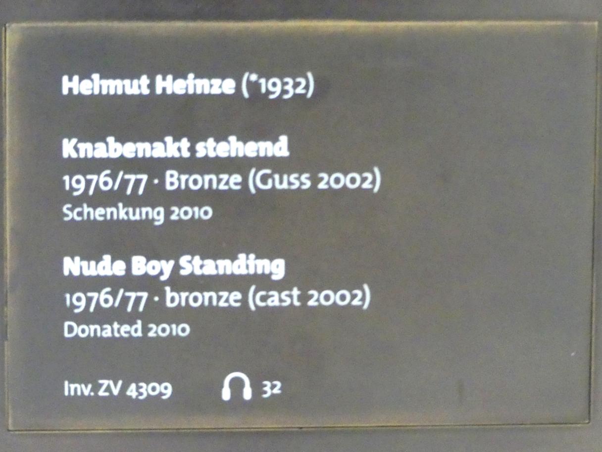 Helmut Heinze (1976), Knabenakt stehend, Dresden, Albertinum, Galerie Neue Meister, Erdgeschoss, Skulpturenhalle, 1976–1977, Bild 4/4