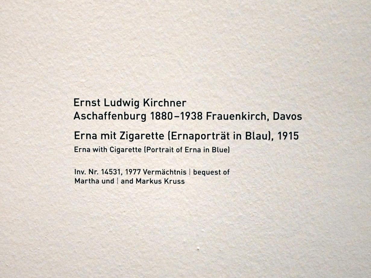 Ernst Ludwig Kirchner (1904–1933), Erna mit Zigarette (Ernaporträt in Blau), München, Pinakothek der Moderne, Saal 2, 1915, Bild 2/2