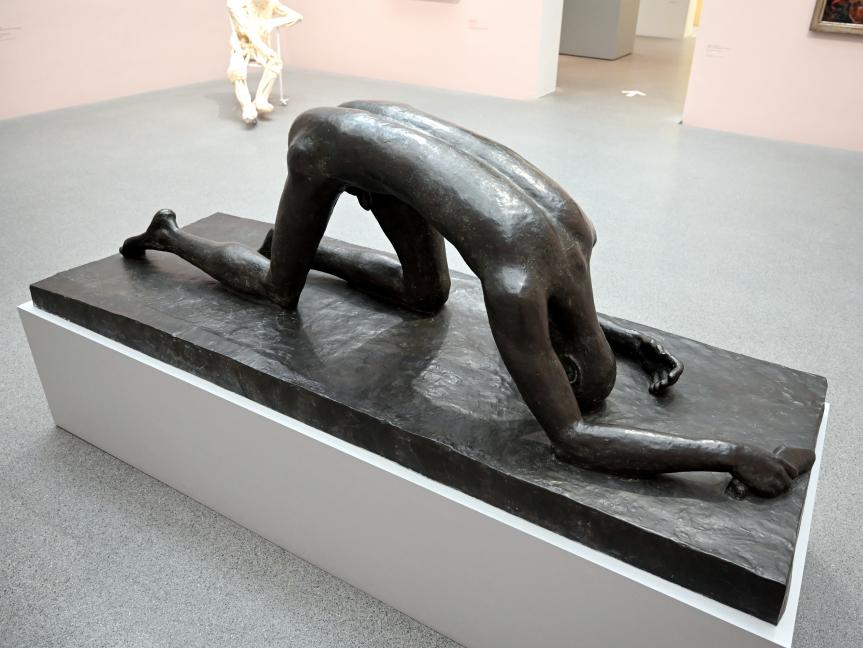 Wilhelm Lehmbruck (1909–1918), Der Gestürzte, München, Pinakothek der Moderne, Saal 4, 1915–1916, Bild 5/6