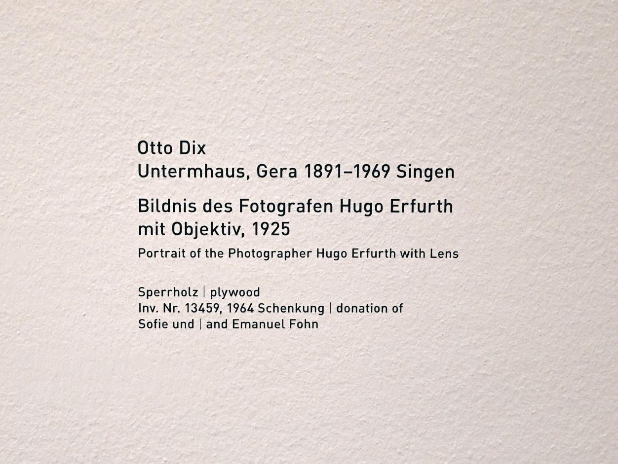 Otto Dix (1913–1949), Bildnis des Fotografen Hugo Erfurth mit Objektiv, München, Pinakothek der Moderne, Saal 7, 1925, Bild 4/4