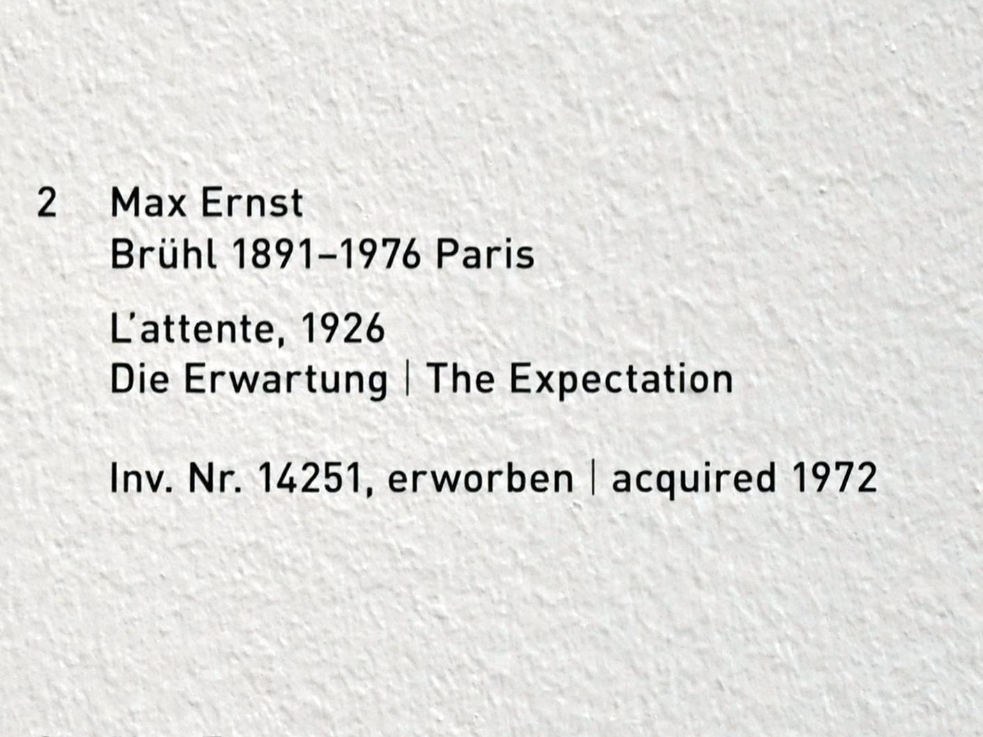Max Ernst (1912–1970), L' attente - Die Erwartung, München, Pinakothek der Moderne, Gang im Westflügel, 1926, Bild 2/2